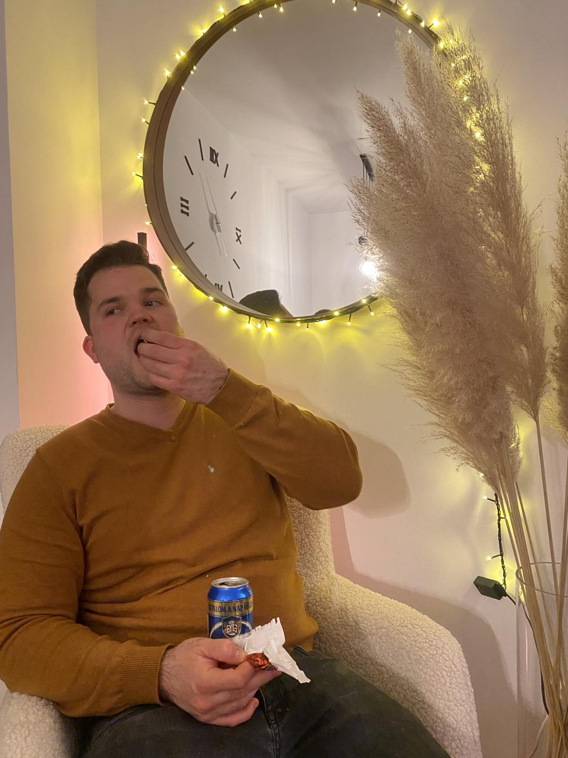 Ő itt továbbra is Karcsi